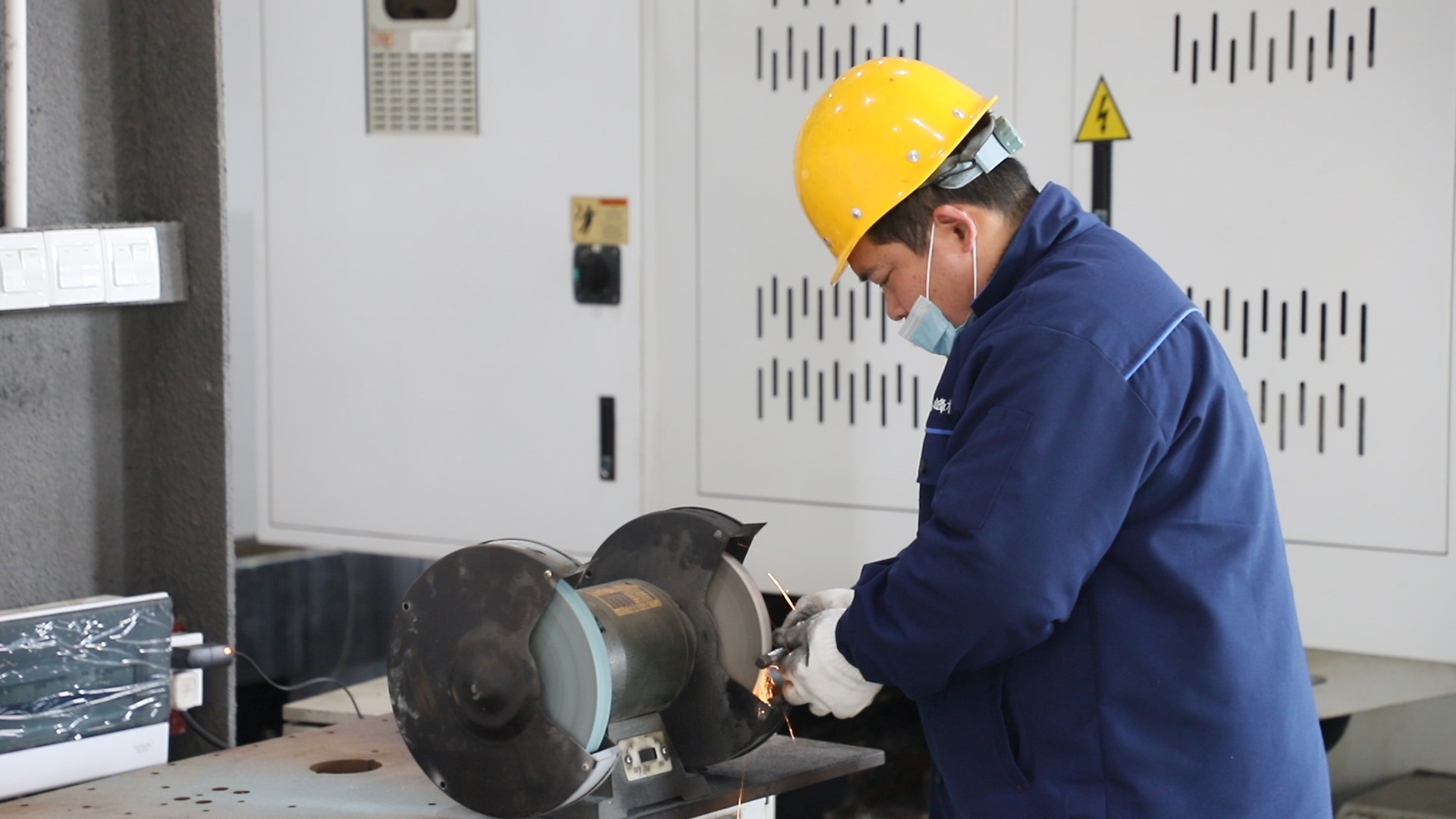 序列 02.00_29_43_24.Still039.jpg 序列 02.00_29_43_24.Still039.jpg