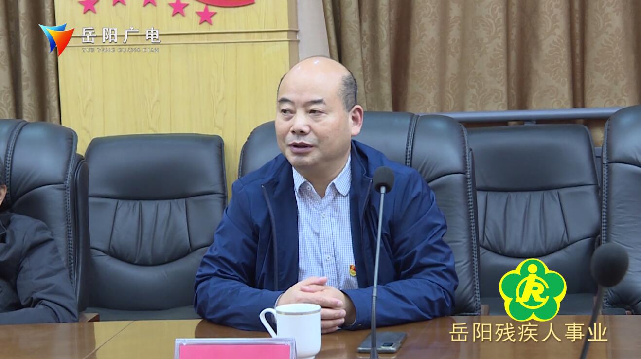 刘利文,李建军一行查看了平江县儿童福利院的师资实力与办学条件,认真