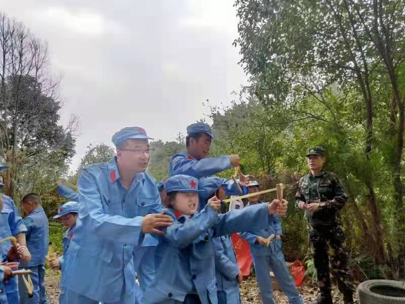 湖南岳阳：红色营地奋勇争先