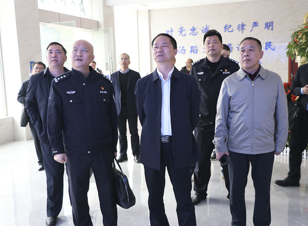 书记调研交通顽瘴2.jpg1.jpg 书记调研交通顽瘴2.jpg1.jpg