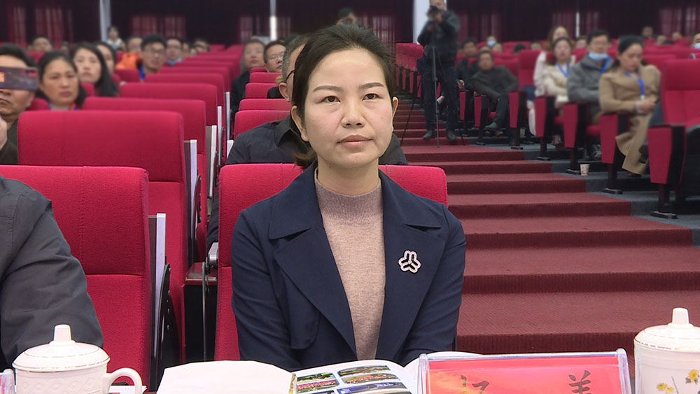 杨.jpg