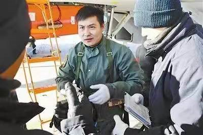 新时代一位血肉丰满的英雄————《逐梦海天—记人民英雄张超》读后