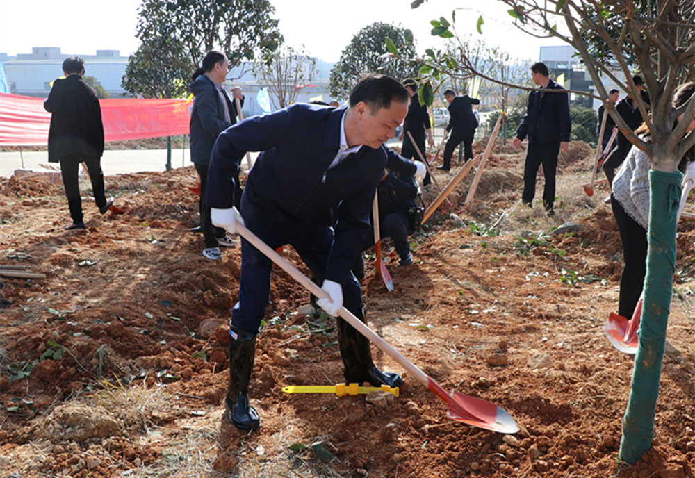 书记植树_副本.jpg
