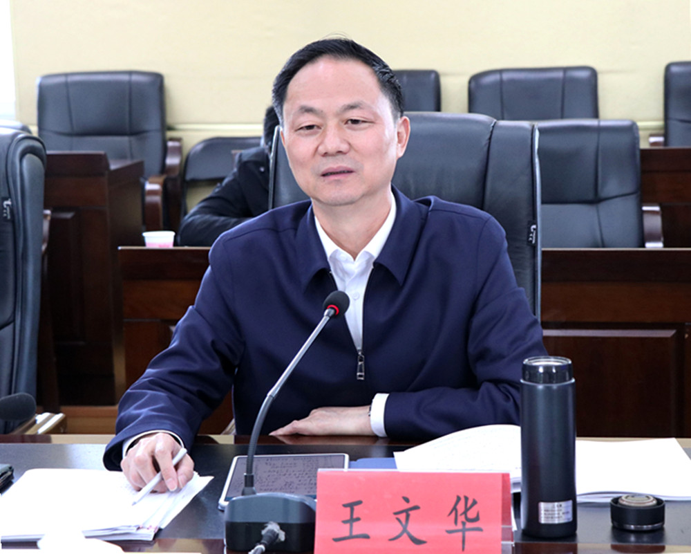 王文华与客商洽谈(7)_副本.jpg