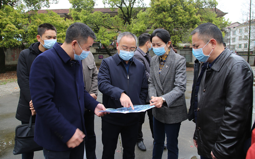市长调研学校1.jpg