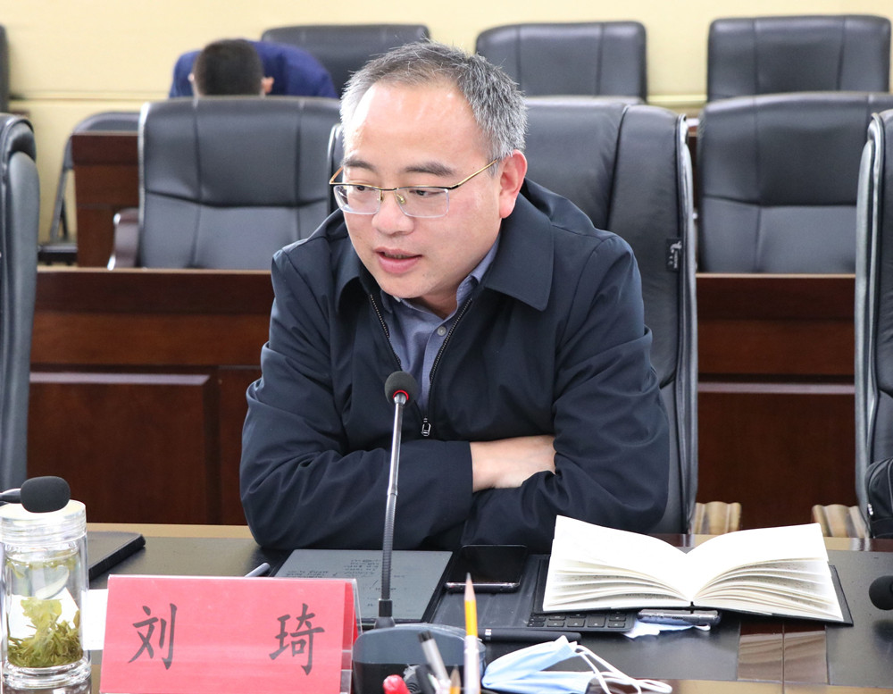 王文华书记洽谈.jpg