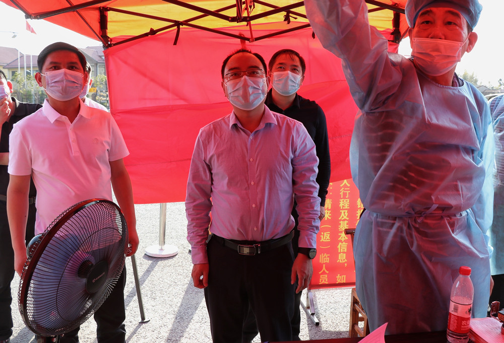 刘琦调研疫情防控1.jpg