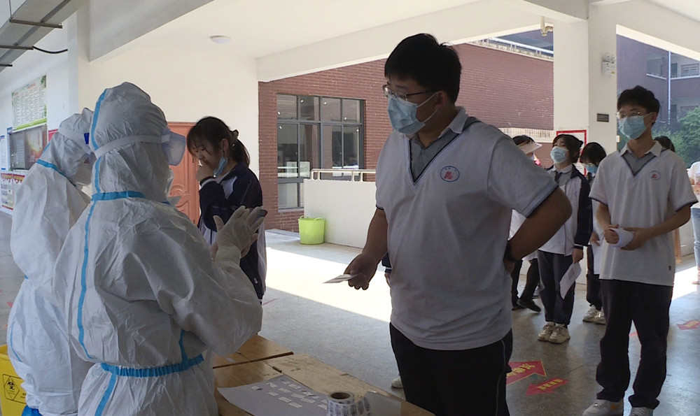 核酸检测进校园004_副本.jpg
