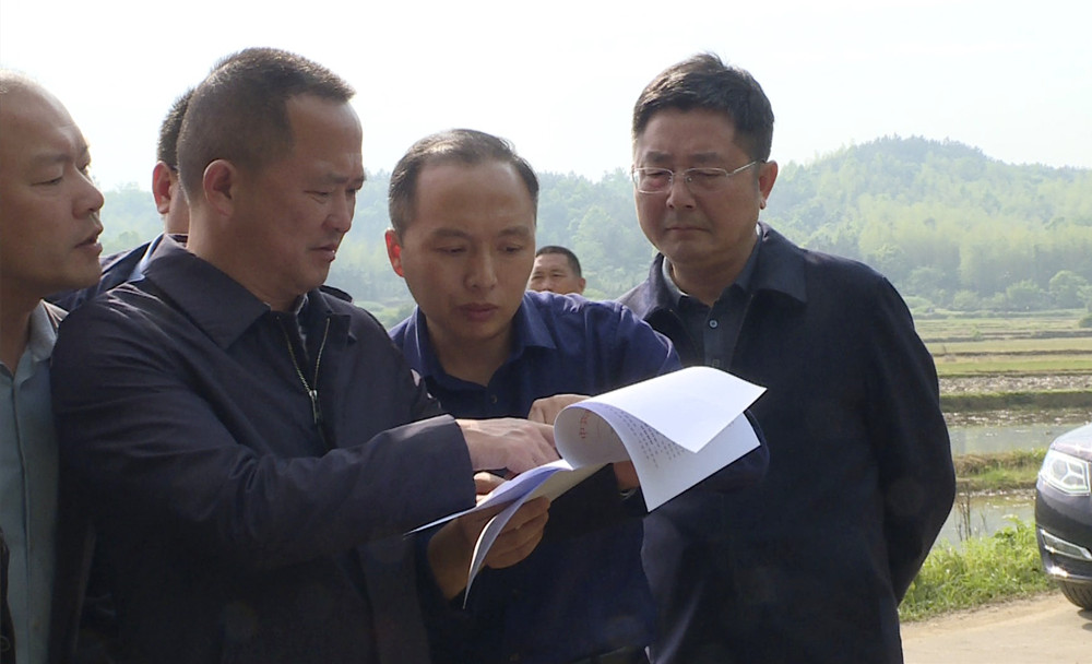 易兴建黄盖湖002_副本1.jpg 易兴建黄盖湖002_副本1.jpg