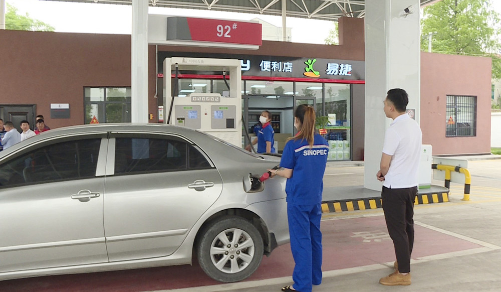 加油站002_副本1.jpg 加油站002_副本1.jpg