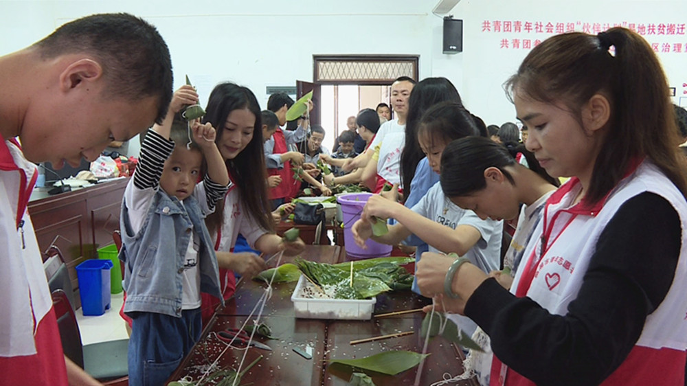 包粽子005_副本.jpg 包粽子005_副本.jpg