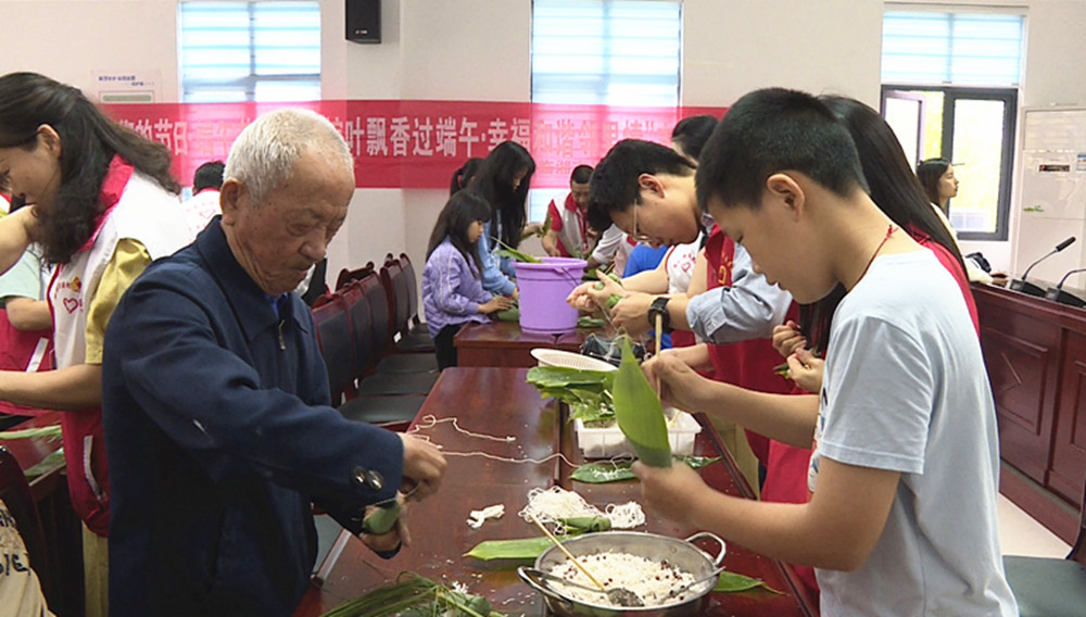 包粽子_副本.jpg 包粽子_副本.jpg