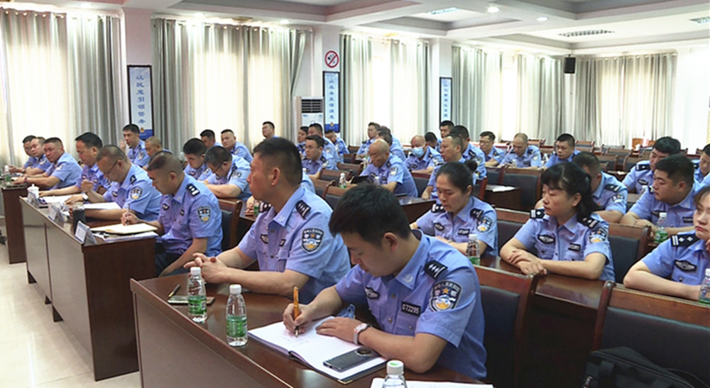 交警高考004_副本.jpg 交警高考004_副本.jpg