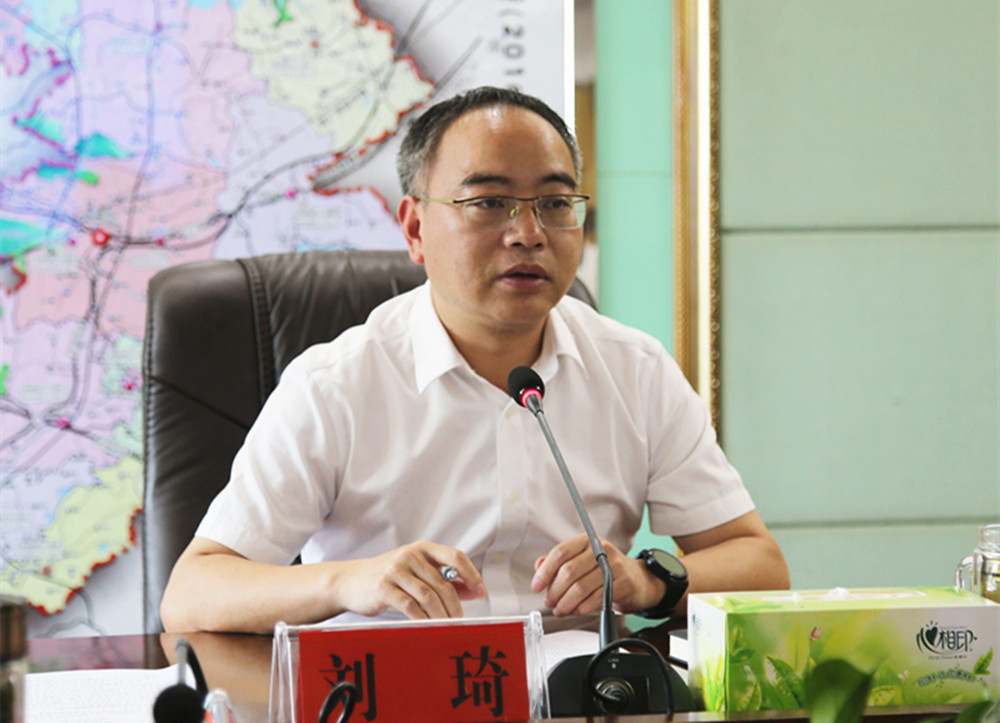 6.8刘琦经济运行会(3)_副本.jpg 6.8刘琦经济运行会(3)_副本.jpg