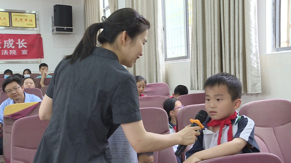 法院进校园003_副本1.jpg