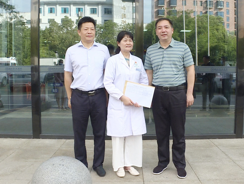 人民医院慰问_副本.jpg 人民医院慰问_副本.jpg