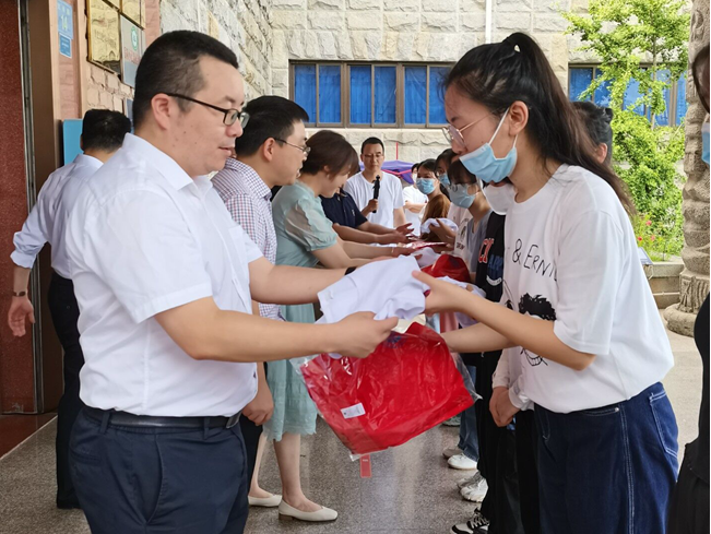 湖南屈原大学_岳阳屈原大学的历史_屈原大学教授