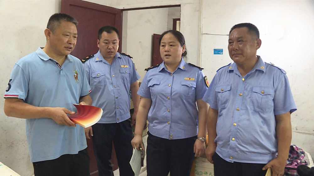 0712市场监管局进企业002_副本.jpg 0712市场监管局进企业002_副本.jpg