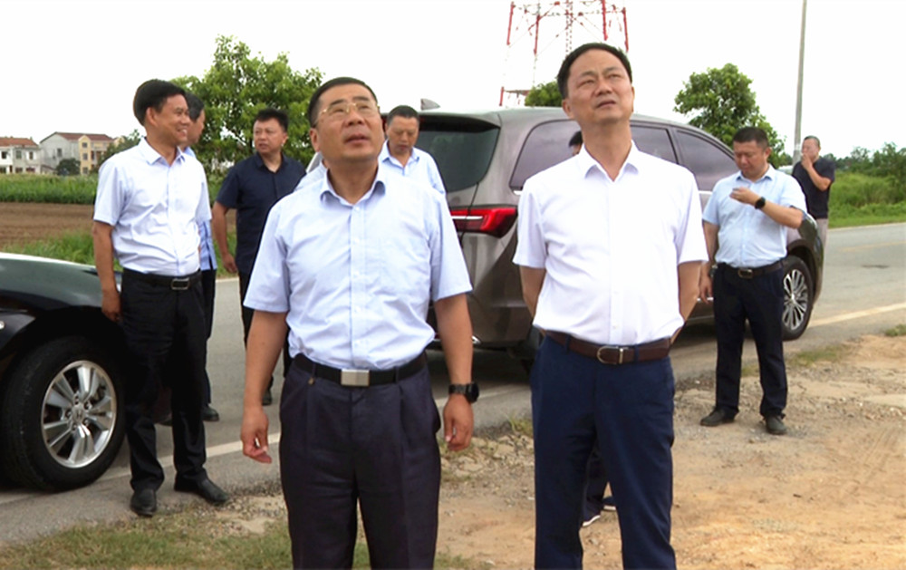 0725王文华 刘琦农村农业部调研002_副本.jpg