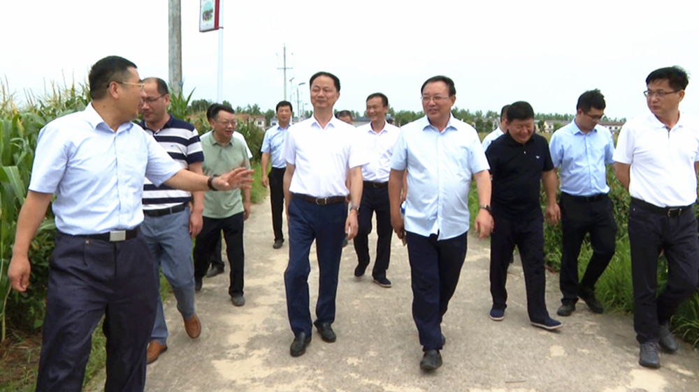 0725王文华 刘琦农村农业部调研007_副本.jpg