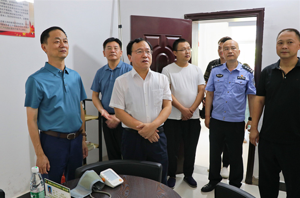 0726王文华 退役军人事务厅调研(4)_副本.jpg