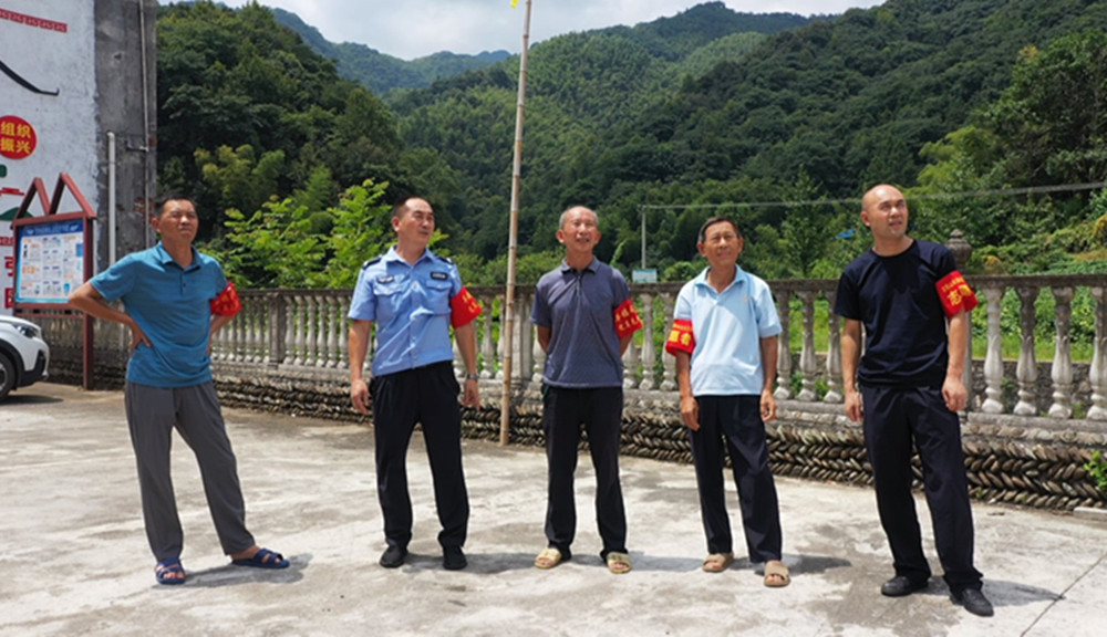 0802公安刘夭锣_副本.jpg 0802公安刘夭锣_副本.jpg