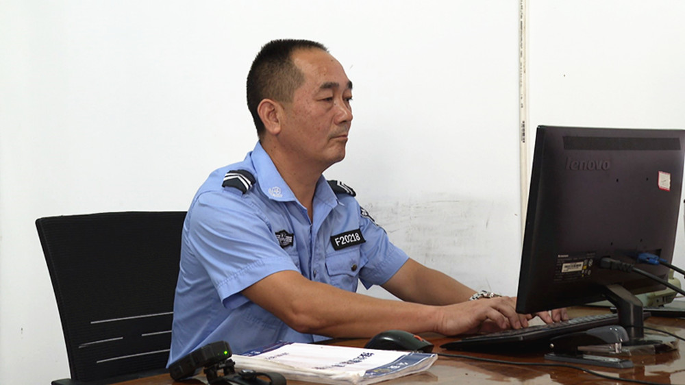 0802公安刘夭锣005_副本.jpg 0802公安刘夭锣005_副本.jpg