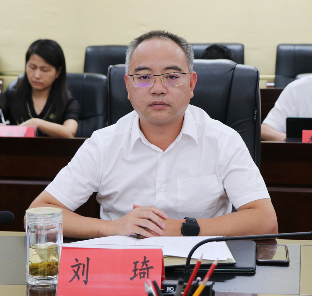洽谈2.jpg
