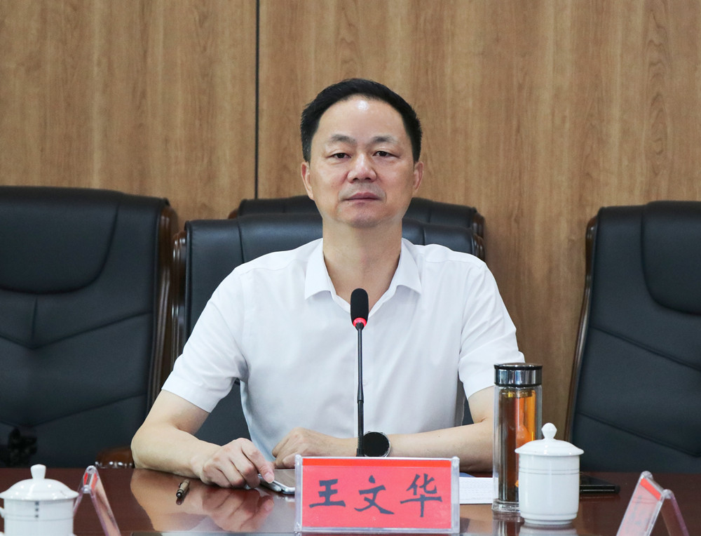 书记客商洽谈2.jpg