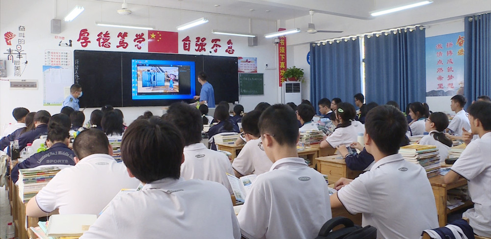 市场监管局到一中001_副本.jpg 市场监管局到一中001_副本.jpg