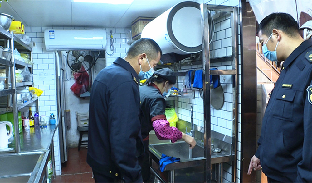 1021市场监管009_副本.jpg 1021市场监管009_副本.jpg