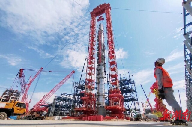 湖南日报头版头条 | 岳阳→打造中部最大石化产业基地！