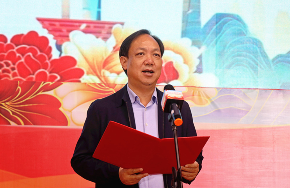 1103王文华新时代岳阳好少年颁奖典礼(6)_副本.jpg 1103王文华新时代岳阳好少年颁奖典礼(6)_副本.jpg