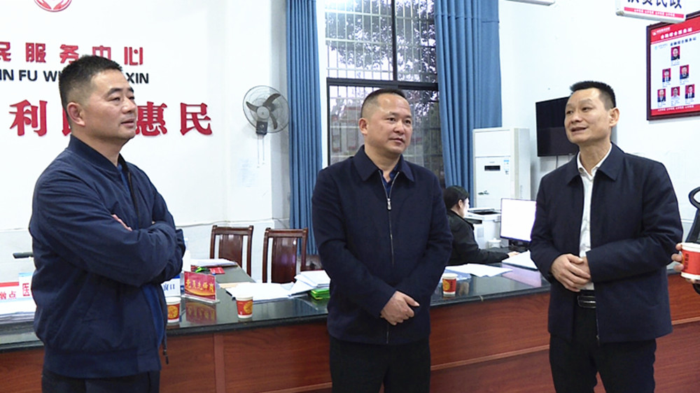 1118易兴建011_副本.jpg 1118易兴建011_副本.jpg