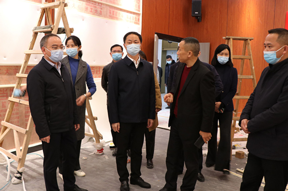 1209王文华刘琦调研两会会场(1)_副本.jpg