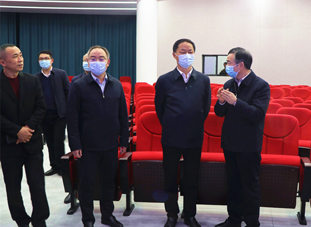 1209王文华刘琦调研两会会场_副本.jpg
