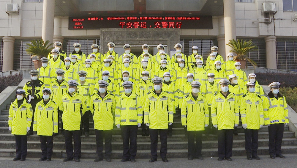 交警001.jpg