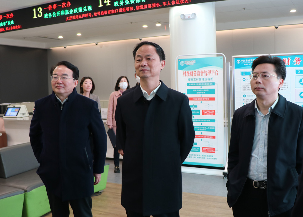 书记调研1.jpg