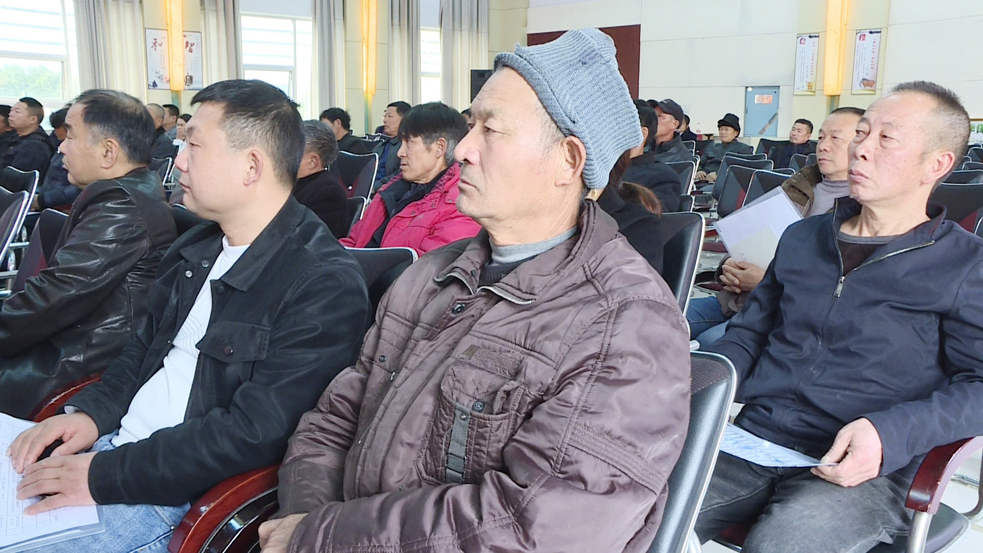 住建局送教下乡002.jpg 住建局送教下乡002.jpg