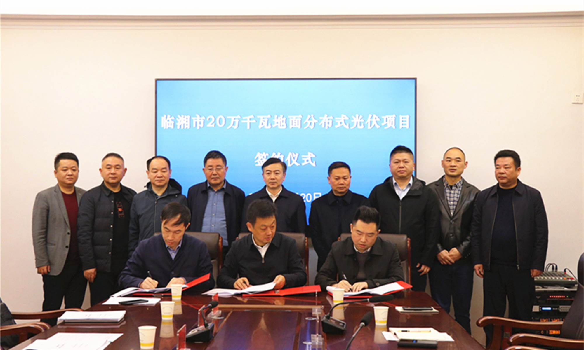 3.21吴国良 光伏项目签约仪式(5)_副本.jpg 3.21吴国良 光伏项目签约仪式(5)_副本.jpg