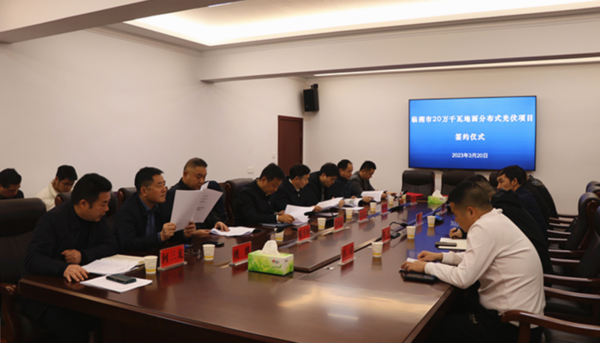 3.21吴国良 光伏项目签约仪式_副本.jpg 3.21吴国良 光伏项目签约仪式_副本.jpg