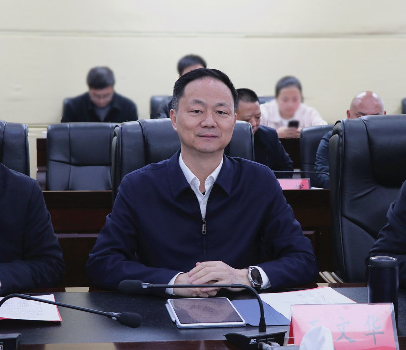 书记.jpg 书记.jpg