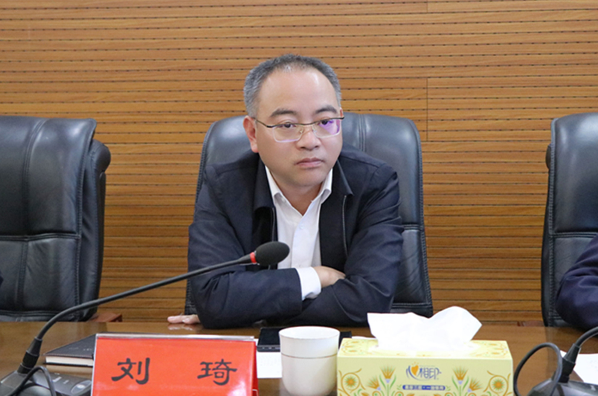 3.31书记市长 四川久远投资控股集团及利尔化学来临考察_副本.jpg 3.31书记市长 四川久远投资控股集团及利尔化学来临考察_副本.jpg