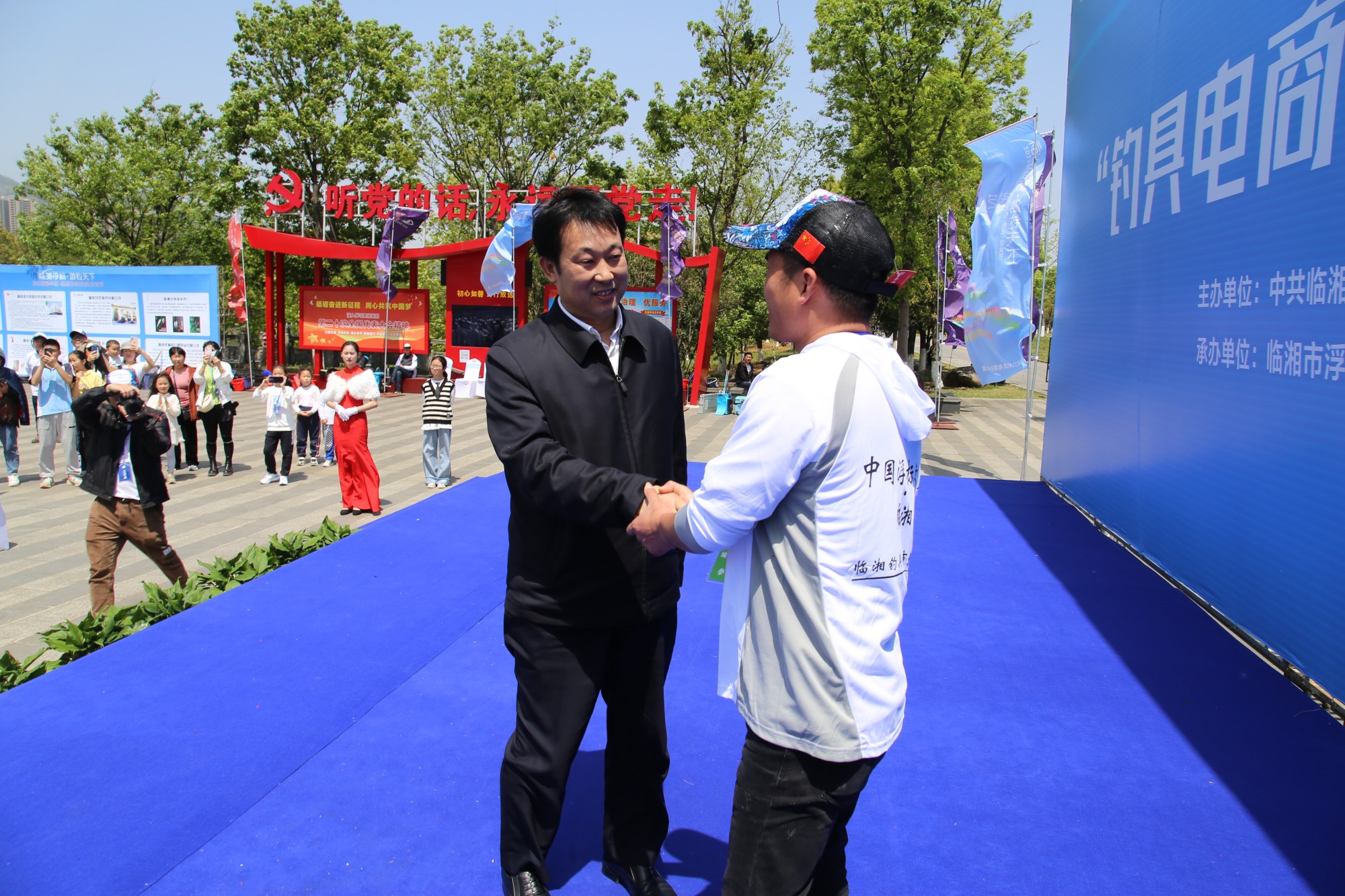 闭幕.jpg 闭幕.jpg