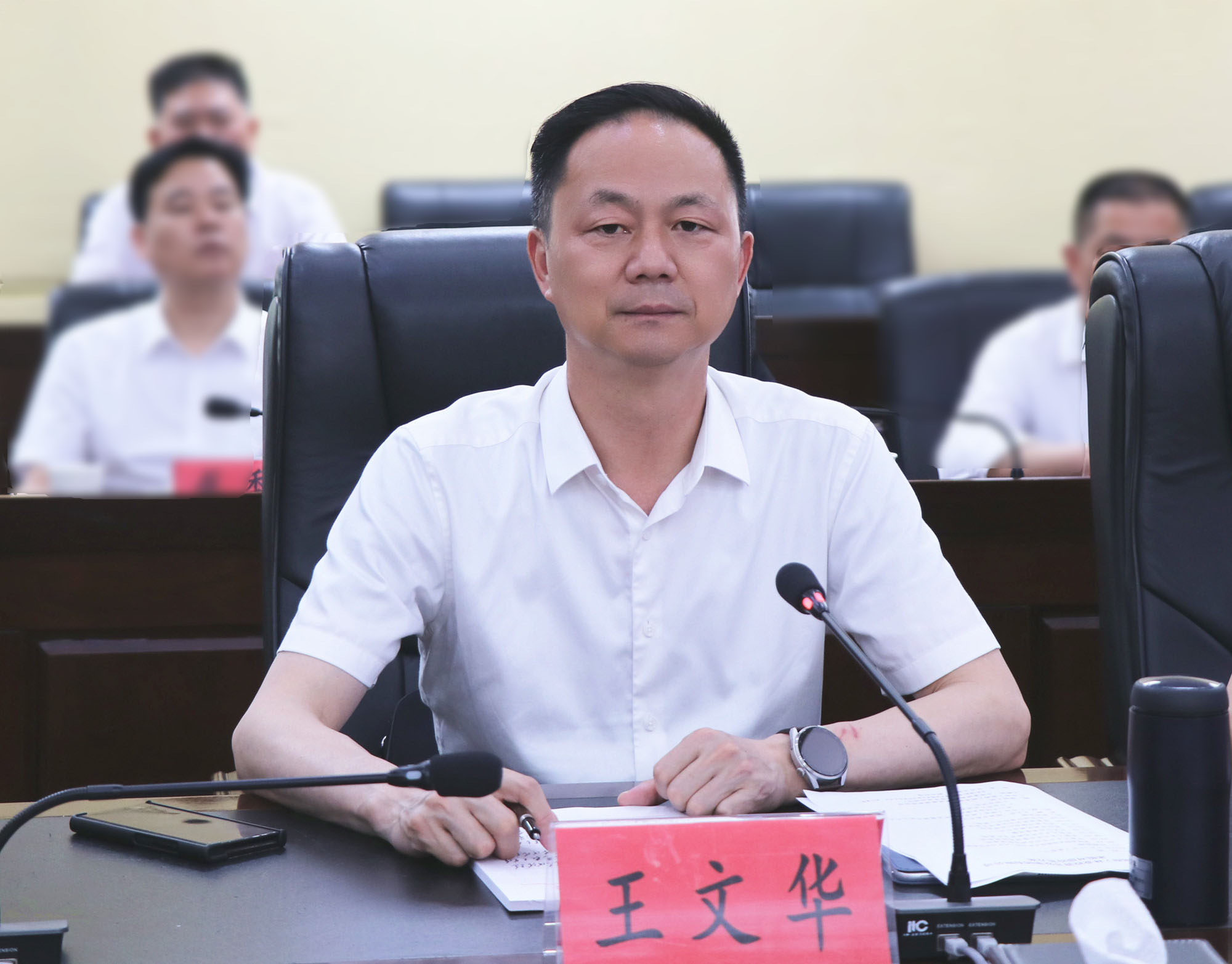 书记.jpg 书记.jpg