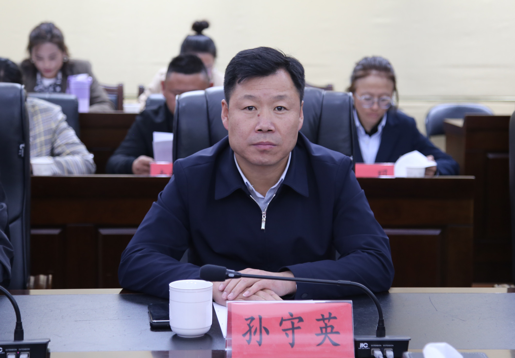 桑日先来临考察3_副本.jpg