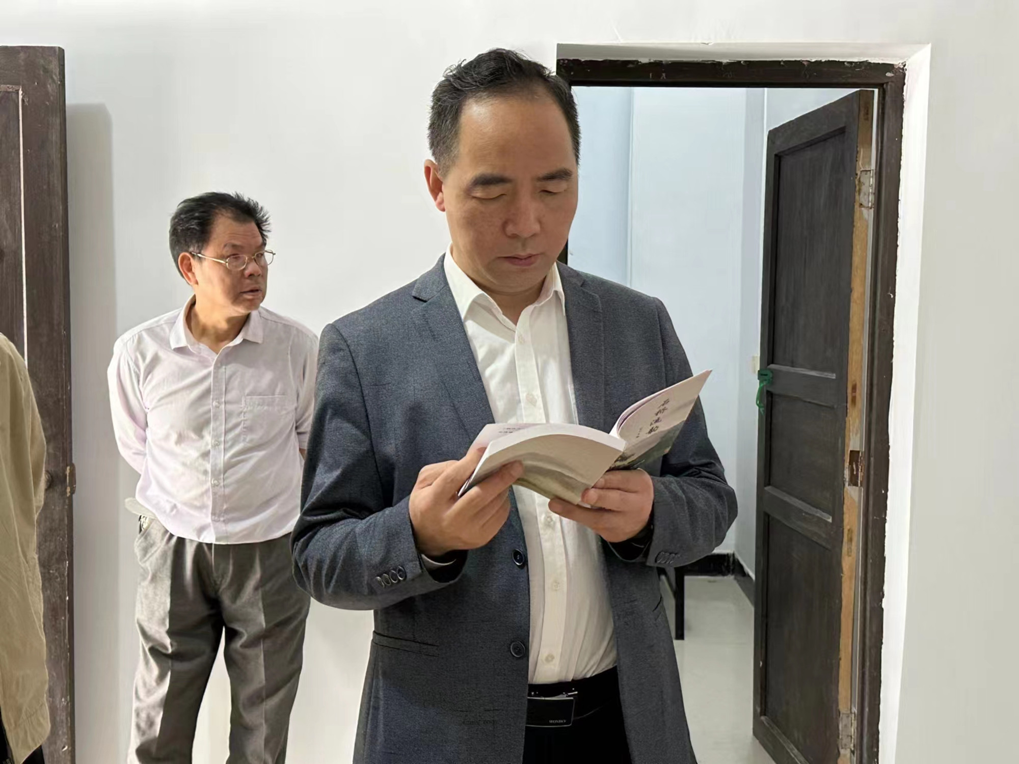 刘罗新2_副本.jpg