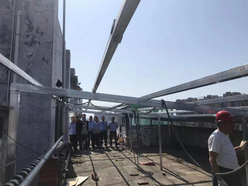 南湖新区求索街道：依法拆除违章建筑 坚决遏制乱搭乱建