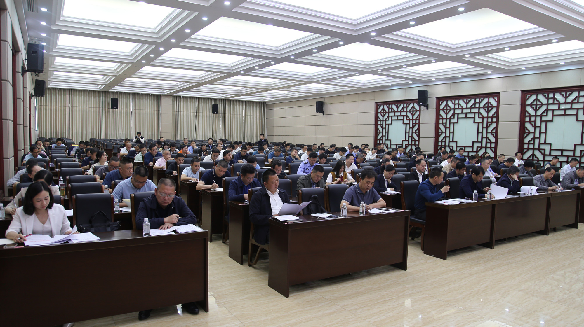 安委会专项行动推进会2_副本.jpg 安委会专项行动推进会2_副本.jpg