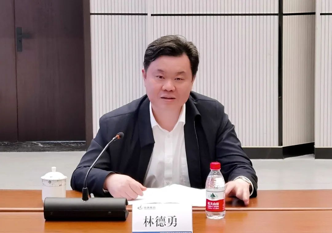 月24日,省地方金融监管局党组书记,局长林德勇率队赴城陵矶新港区调研